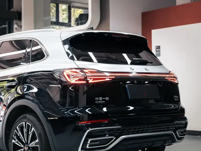 2025 Hongqi HS5 с пробегом 7 000 км