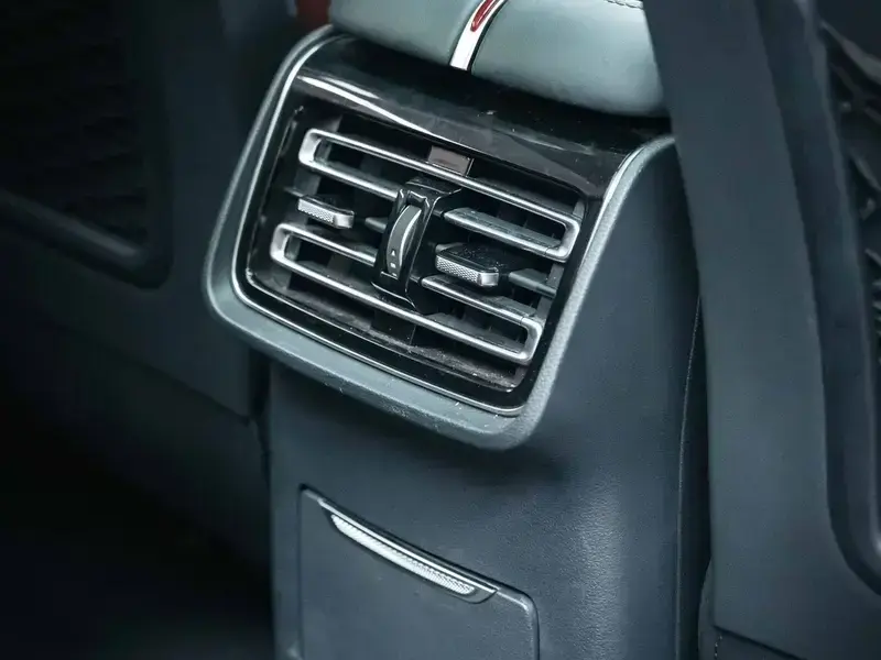 2025 Hongqi HS5 с пробегом 7 000 км