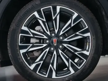 2025 Hongqi HS5 с пробегом 7 000 км
