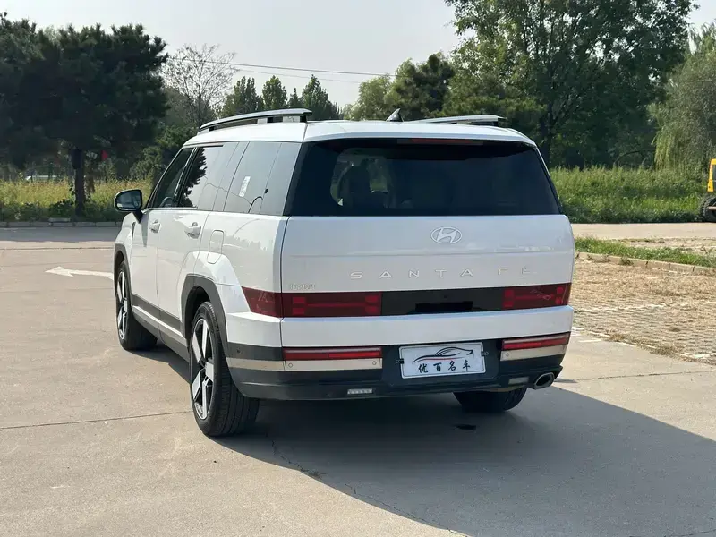 2024 Hyundai Santa Fe с пробегом 42 000 км