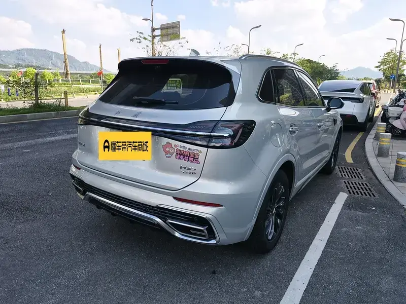 2023 Hongqi HS5 с пробегом 11 500 км