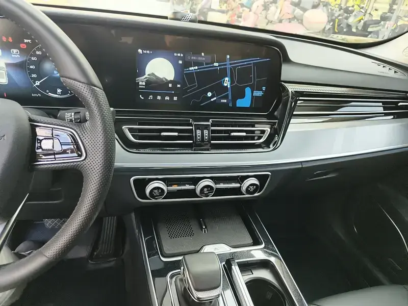 2023 Hongqi HS5 с пробегом 11 500 км