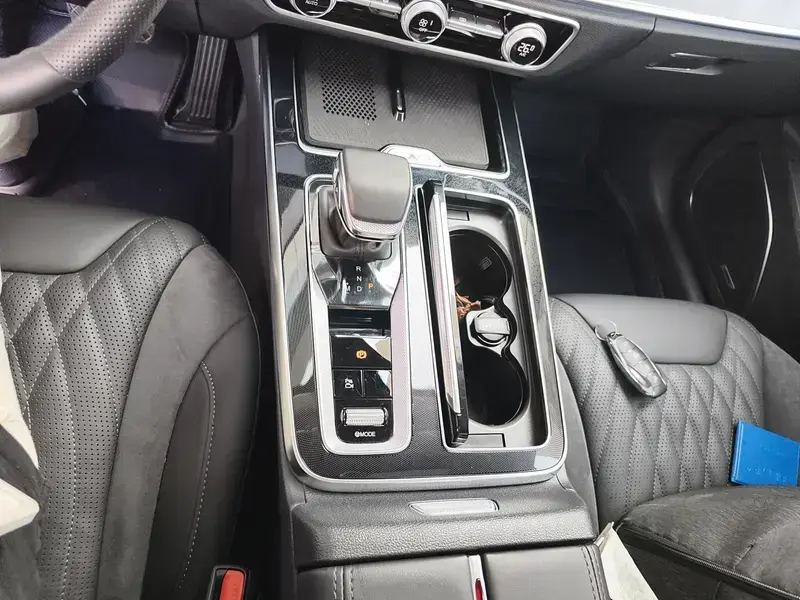 2023 Hongqi HS5 с пробегом 11 500 км