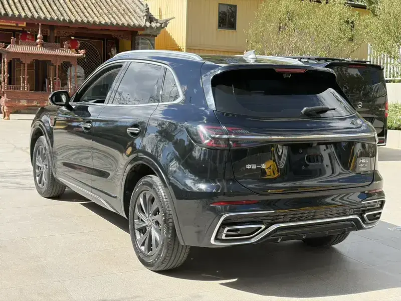 2023 Hongqi HS5 с пробегом 35 000 км