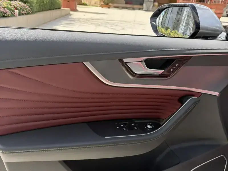 2023 Hongqi HS5 с пробегом 35 000 км