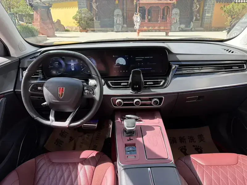 2023 Hongqi HS5 с пробегом 35 000 км