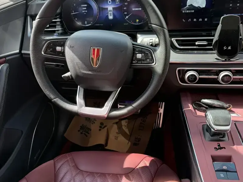 2023 Hongqi HS5 с пробегом 35 000 км