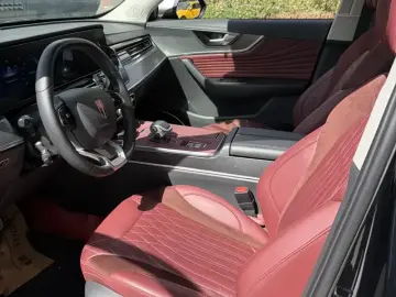 2023 Hongqi HS5 с пробегом 35 000 км