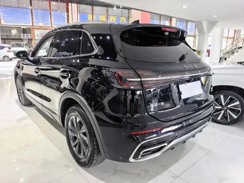 2025 Hongqi HS5 с пробегом 30 000 км