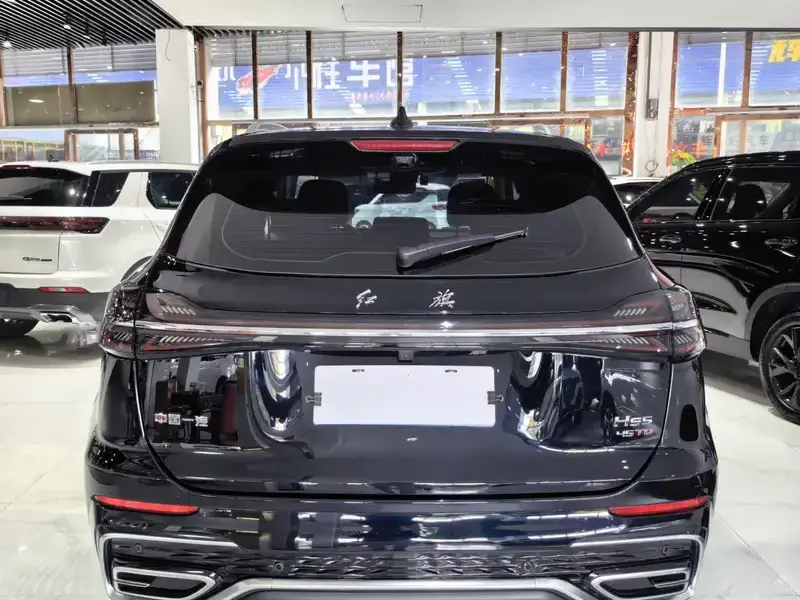 2025 Hongqi HS5 с пробегом 30 000 км