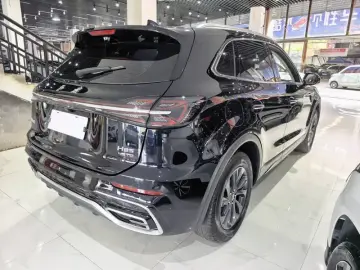 2025 Hongqi HS5 с пробегом 30 000 км