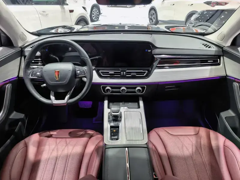2025 Hongqi HS5 с пробегом 30 000 км