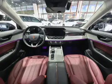 2025 Hongqi HS5 с пробегом 30 000 км