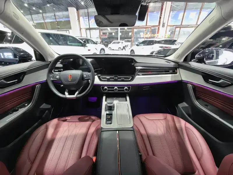 2025 Hongqi HS5 с пробегом 30 000 км