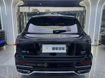 2024 Hongqi HS5 с пробегом 16 700 км