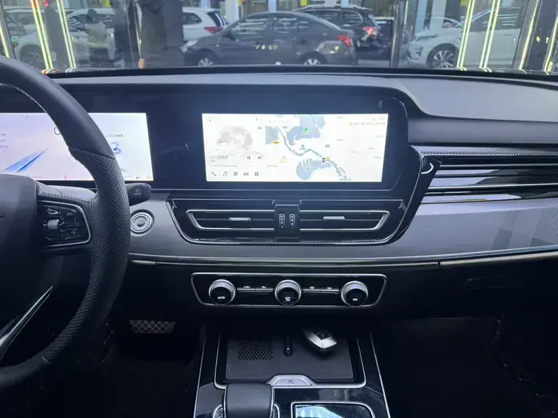 2024 Hongqi HS5 с пробегом 16 700 км
