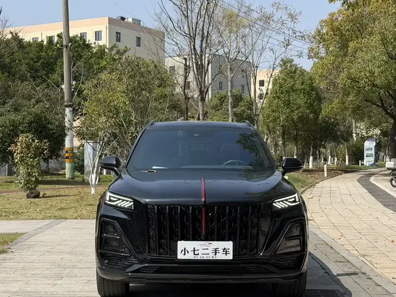 2025 Hongqi HS5 с пробегом 13 000 км