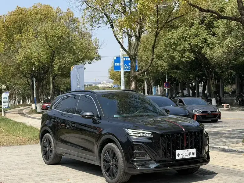 2025 Hongqi HS5 с пробегом 13 000 км