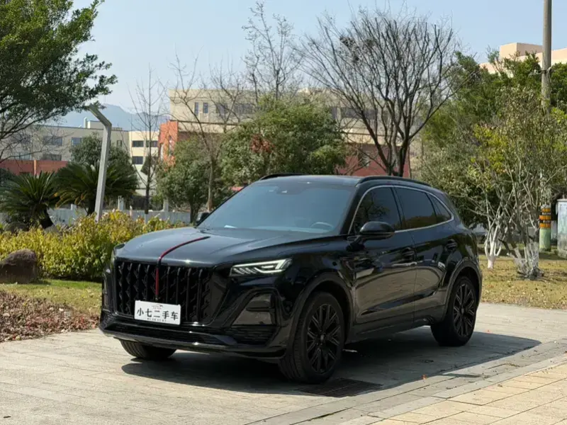 2025 Hongqi HS5 с пробегом 13 000 км