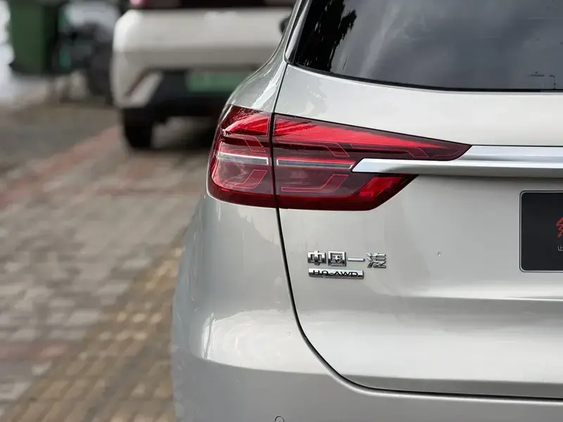 2022 Hongqi HS5 с пробегом 68 000 км