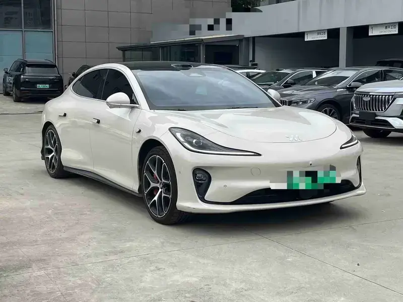 2025 IM Motors (Zhiji) L6 с пробегом 27 000 км