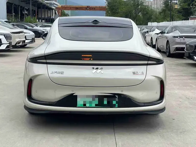 2025 IM Motors (Zhiji) L6 с пробегом 27 000 км