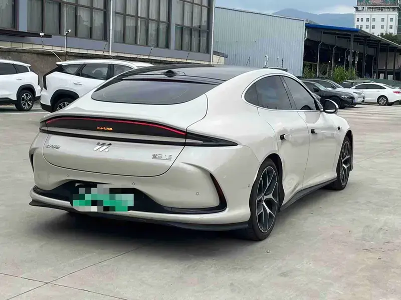 2025 IM Motors (Zhiji) L6 с пробегом 27 000 км