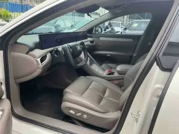 2025 IM Motors (Zhiji) L6 с пробегом 27 000 км