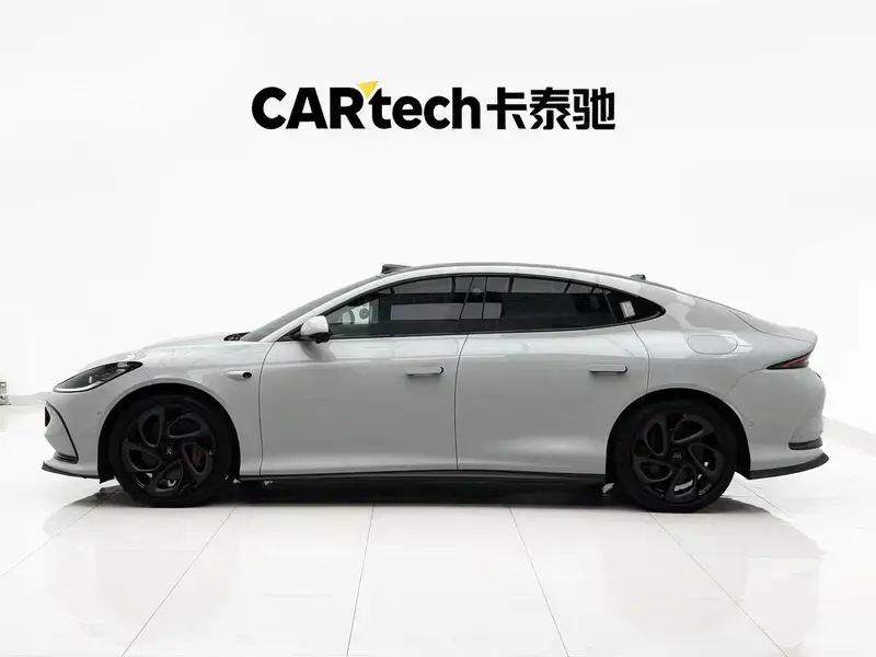 2024 IM Motors (Zhiji) L6 с пробегом 21 000 км