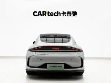 2024 IM Motors (Zhiji) L6 с пробегом 21 000 км
