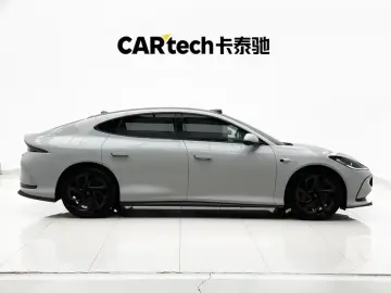 2024 IM Motors (Zhiji) L6 с пробегом 21 000 км