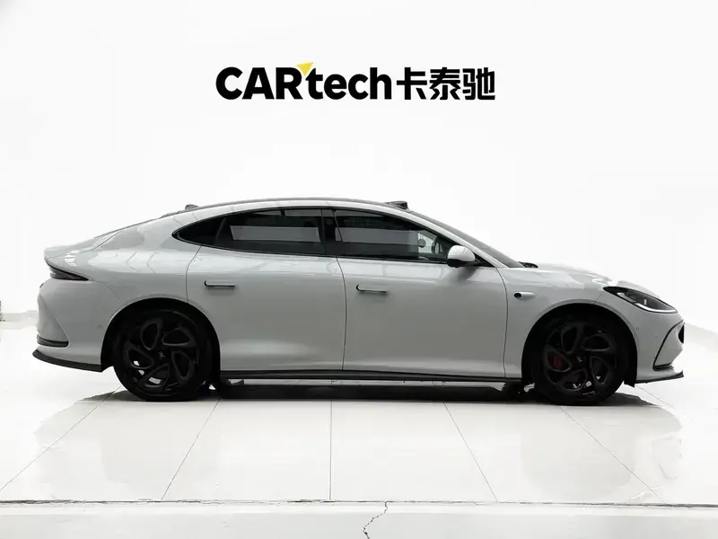 2024 IM Motors (Zhiji) L6 с пробегом 21 000 км