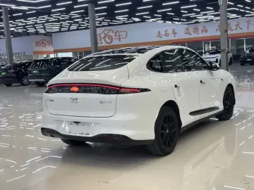 2026 IM Motors (Zhiji) LS6 с пробегом 15 000 км
