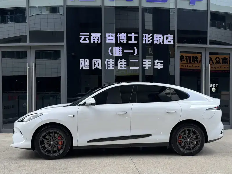 2025 IM Motors (Zhiji) LS6 с пробегом 13 000 км