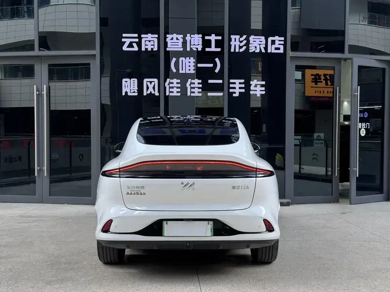 2025 IM Motors (Zhiji) LS6 с пробегом 13 000 км