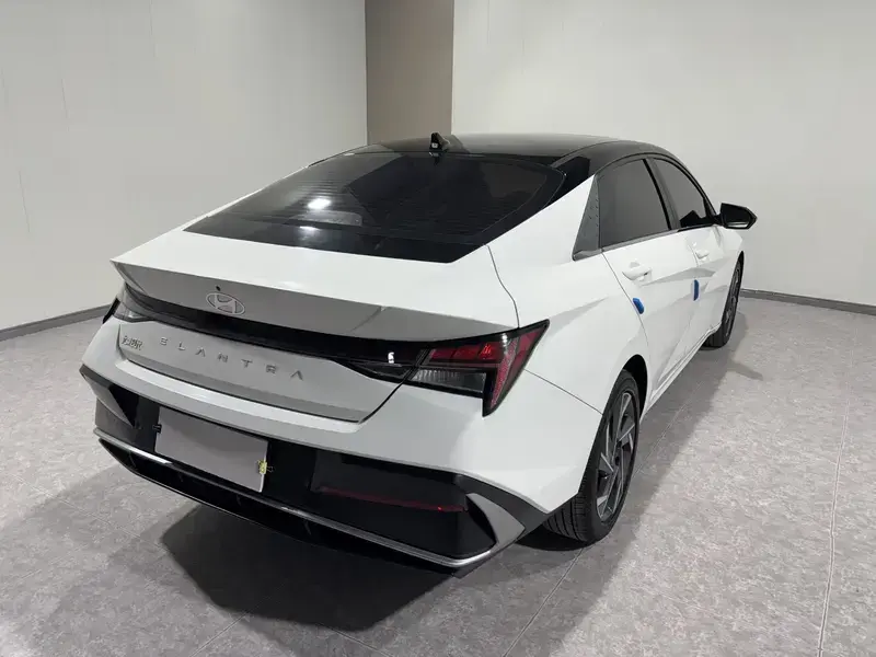 2023 Hyundai Elantra с пробегом 26 000 км