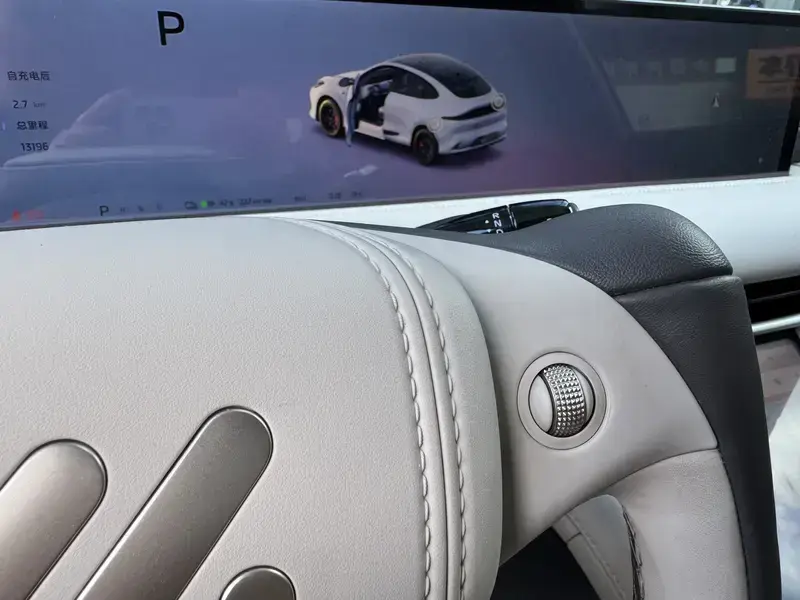 2025 IM Motors (Zhiji) LS6 с пробегом 13 000 км