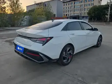 2023 Hyundai Elantra с пробегом 21 000 км