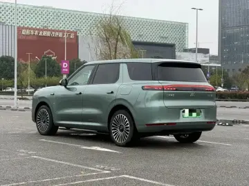 2026 IM Motors (Zhiji) LS8 с пробегом 4 000 км