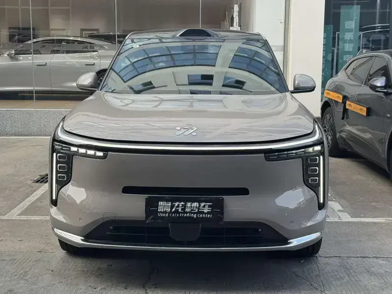 2026 IM Motors (Zhiji) LS8 с пробегом 8 000 км