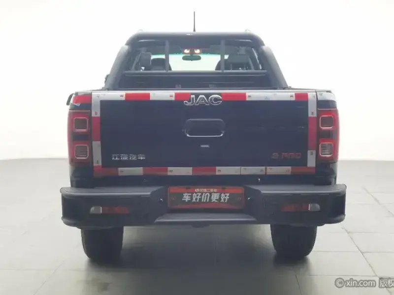 2023 JAC T8 с пробегом 14 800 км