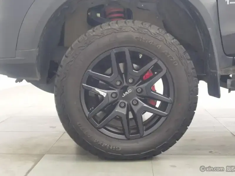 2023 JAC T8 с пробегом 14 800 км