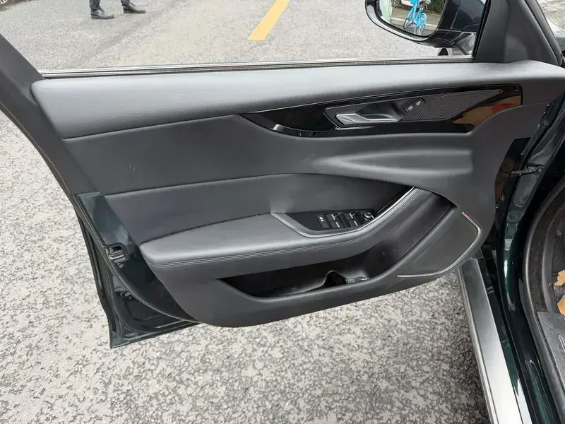 2021 Jaguar XE с пробегом 60 000 км