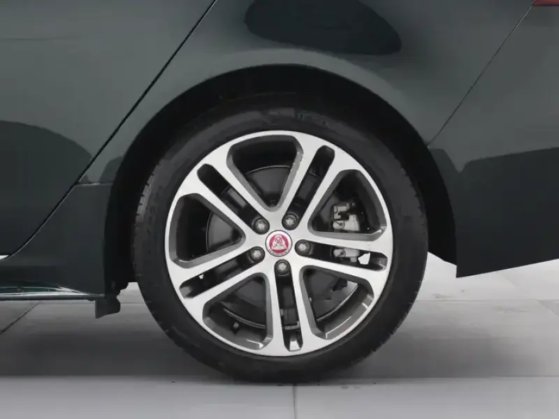 2023 Jaguar XE с пробегом 26 000 км