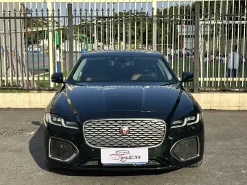 2022 Jaguar XF с пробегом 17 000 км
