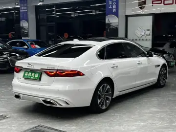 2021 Jaguar XF с пробегом 25 000 км