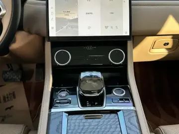 2022 Jaguar XF с пробегом 17 000 км