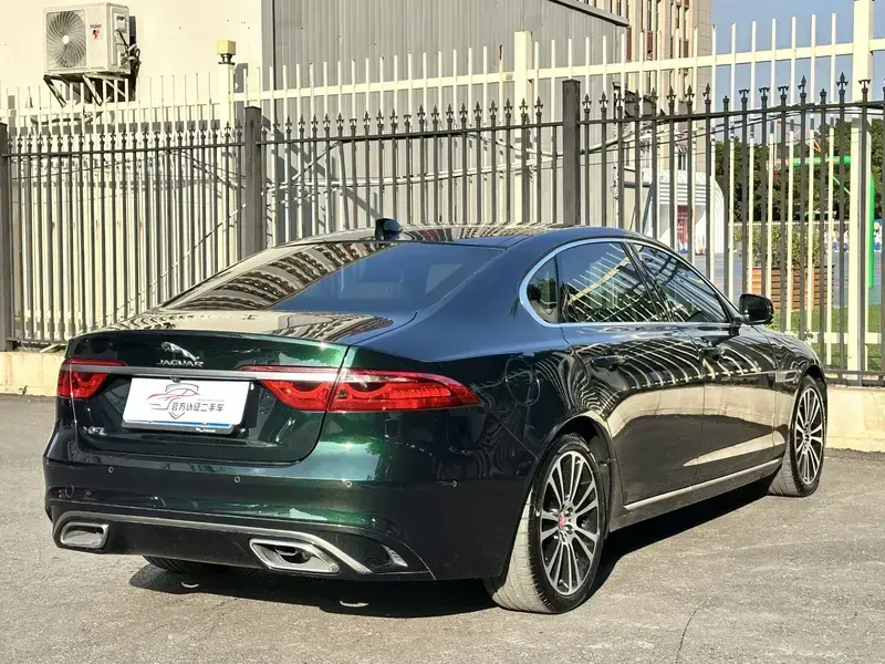 2022 Jaguar XF с пробегом 17 000 км