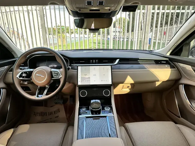 2022 Jaguar XF с пробегом 17 000 км