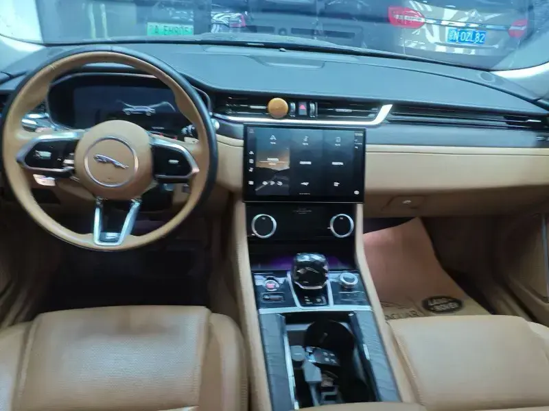 2022 Jaguar XF с пробегом 56 000 км